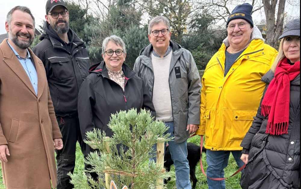 Baumpflanzaktion-Forum-Xanten-Buergermeister-Rafael-Zur